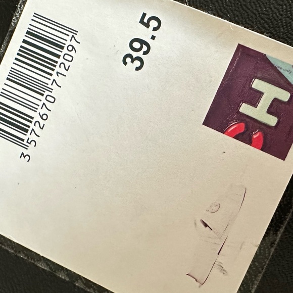 [ON HOLD] BNIB Chanel lettering slide sandals 39.5 - Picture 5 of 6